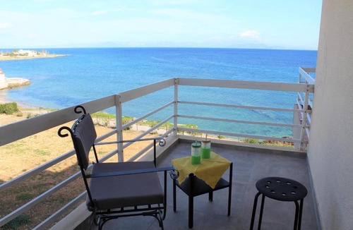 Spata-Artemida Apartment | ARTEMISIA beach apartment.