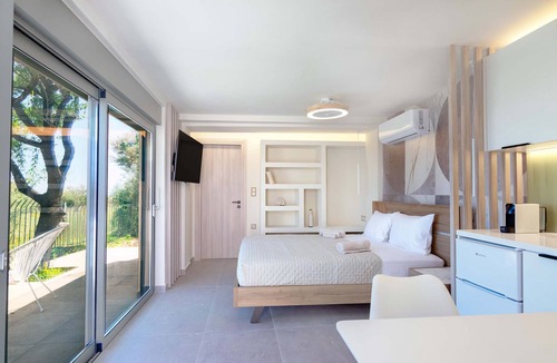 Pylos-Nestoras Apartment | Assini Estate - Pet Friendly Studio With Pool