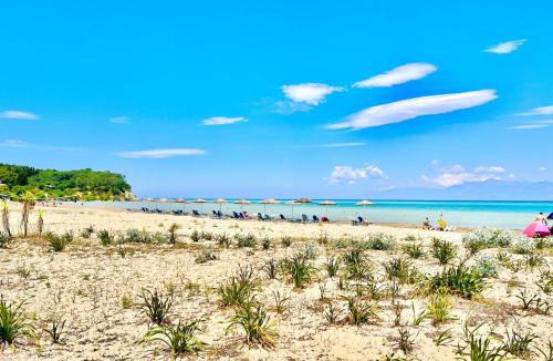 Astrakeri Villa | Astra Beach House by DadoVillas