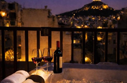 Omonia Apartment | Athens Center Apartment with Private Jacuzzi