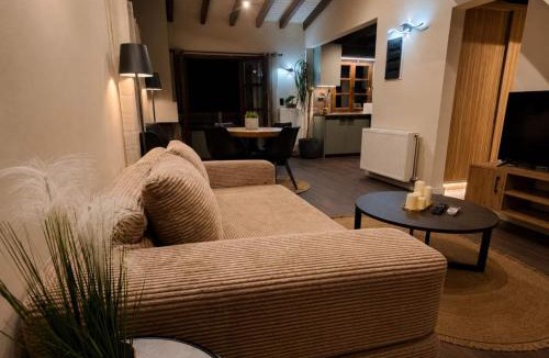 Dafni-Ymittos Apartment | Athens Garden Maisonette BBQ Terrace Near Metro