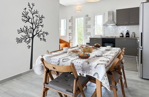 Kokkinon Khorion House | Awesome home in Plaka