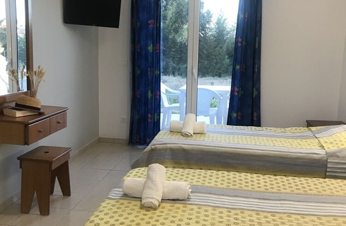 Roda House | Banos Apartments 1 room Studio and Swimming Pool