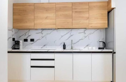 Tirana Apartment | Barrikada-E – Central Apartments with French Balcony in Tirana