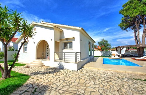 Acharavi Villa | Beach Villa Christina by PosarelliVillas