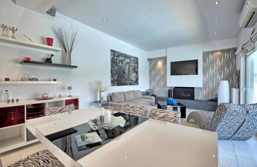 Acharavi Villa | Beach Villa Christina by PosarelliVillas