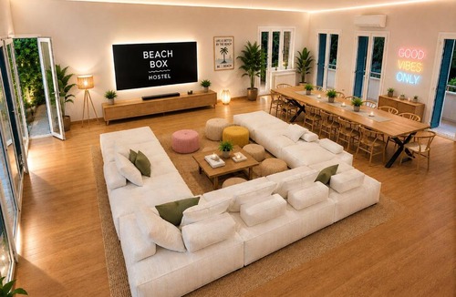 Piraeus Hostel | BeachBox