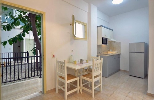 Magoulades Bed & Breakfast | Beachfront Apartments, part of hotel complex with Pool and BB, 450m from resort