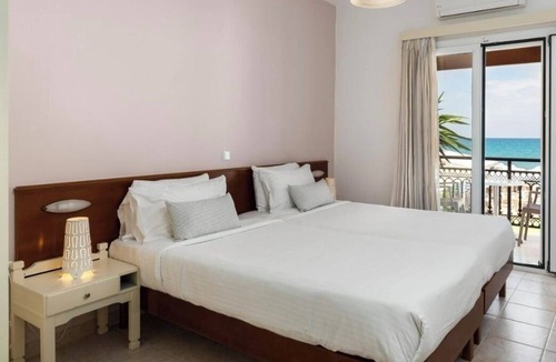 Magoulades Bed & Breakfast | Beachfront Apartments, part of hotel complex with Pool and BB, 450m from resort