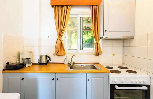 Pylos-Nestoras Apartment | Beachfront Nest Memi, Koroni-Seaheaven House A2
