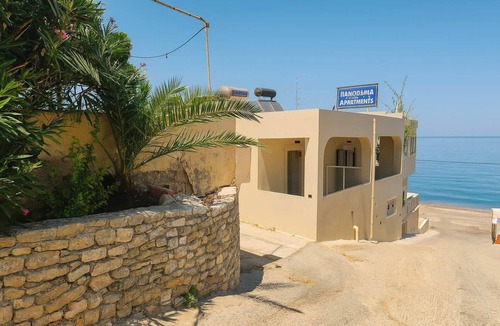 Agia Pelagia Apartment | Beachfront Panorama Apartment in Kythira