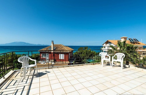 Psarou Villa | Beachfront private villa Gousetis