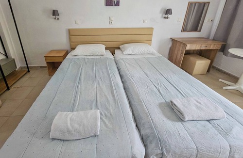 Kavos Hotel | Beachfront Twin Room with Terrace at Agnes Beachfront Hotel