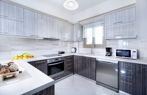 Kamisiana Villa | Beachfront Villa Tavronitis with 8 bedrooms and 2 private pools