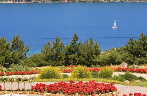 Samos Town Apartment | Beautiful apartment for 4 guests with A/C, WIFI, pool, TV, panoramic view and parking