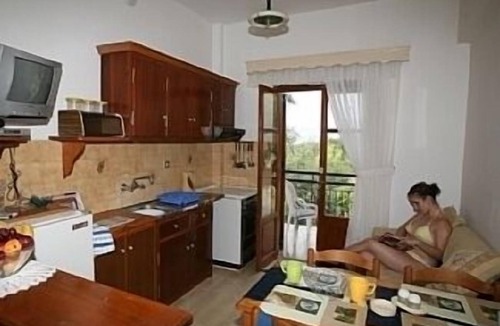 Kassiopi Apartment | Beautiful pool, spacious gardens, quiet area, free wifi, bbq 2-4 guests per apt.