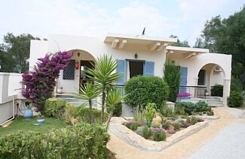 Kassiopi Apartment | Beautiful pool, spacious gardens, quiet area, free wifi, bbq 2-4 guests per apt.