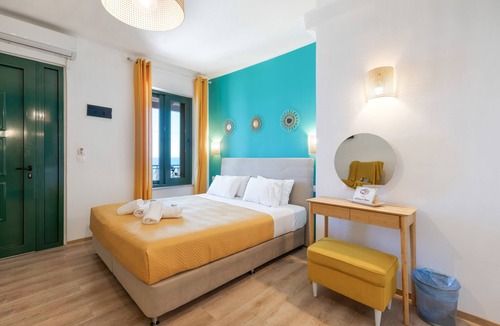 Agia Galini Bed & Breakfast | Bed and Breakfast 'Deluxe Triple Room Sea View' with Sea View, Wi-Fi and Air Conditioning