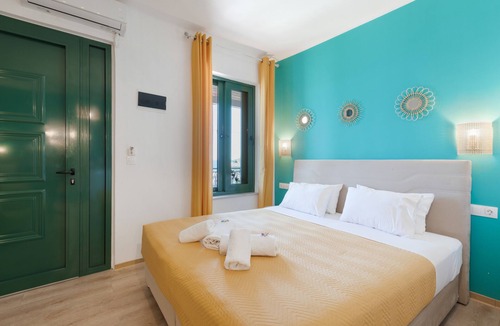 Agia Galini Bed & Breakfast | Bed and Breakfast 'Deluxe Triple Room Sea View' with Sea View, Wi-Fi and Air Conditioning