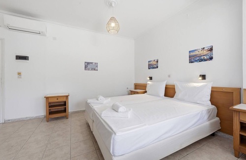 Kavos Bed & Breakfast | Bed and Breakfast The Kavos Sandy Inn – Quadruple Room with Shared Pool, Wi-Fi, and Air Conditioning