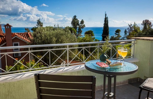 Pesada Villa | Bee's Knees Retreat