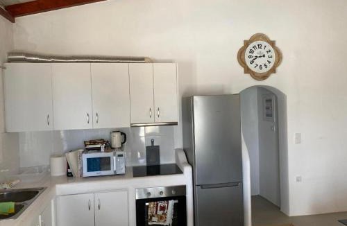 Loutraki-Agioi Theodoroi House | Bianco e Azzuro