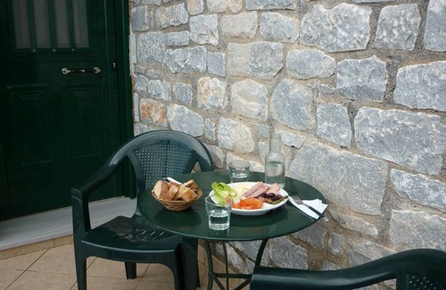 Gythio Apartment | Big Blue All Stone Traditional House