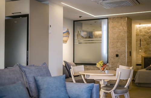 Agios Gordios Apartment | Black Rocks Luxury Seafront Beach Suite