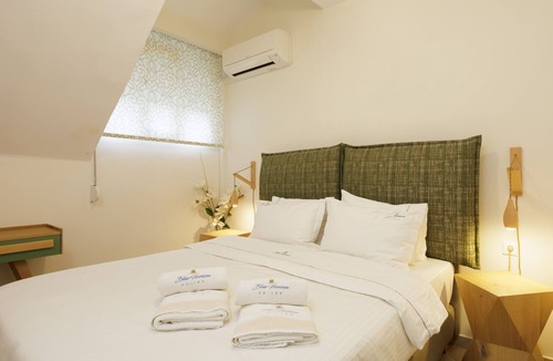 Astros Apartment | Blue Horizon -Emerald Sea View Suite