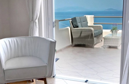 Astros Apartment | Blue Horizon - Sapphire Deluxe Sea View Suite