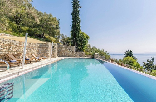 Xanthi Region Villa | Blue House - Four Bedroom Villa, Sleeps 8