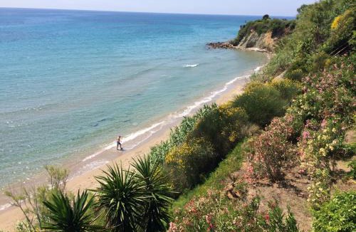Agios Matthaios House | BLUE SKY COTTAGE, Kanouli beach
