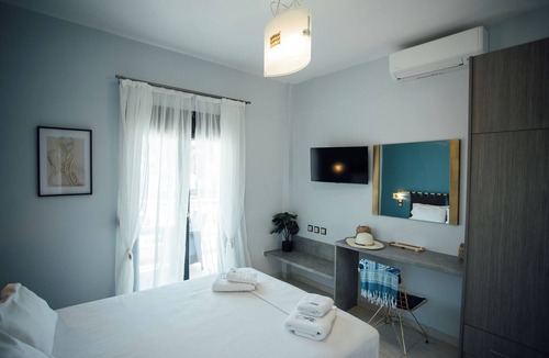 Plomari Hotel | BlueWaves Studios and Villas