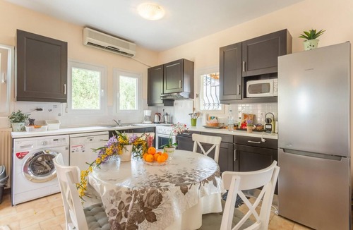 Gimari Villa | Bougainvillea - Three Bedroom Villa, Sleeps 8