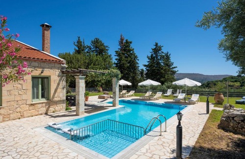 Maza Villa | BOUTIQUE VILLA PETRA AMANDA Heated pool optional
