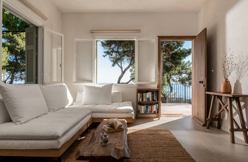 Psarou Villa | Bozonos villa | Beachfront Simplicity with Heated pool