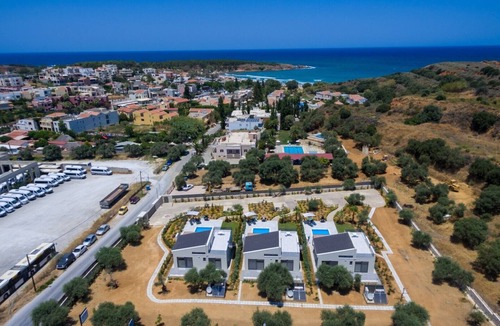Daratsos Villa | Brand New Lux villa★Walk to ALL★Heated Private Pool★BBQ