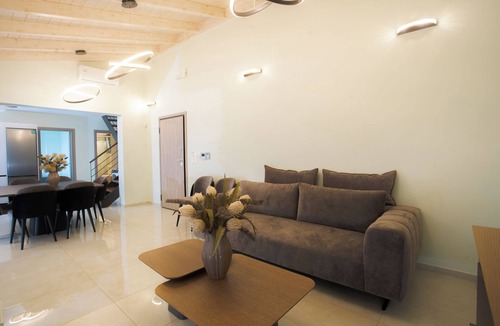 Nidri Apartment | BRAND NEW LUXURY APARTMENT IN CENTRAL LOCATION IN NIDRI, LEFKADA.
