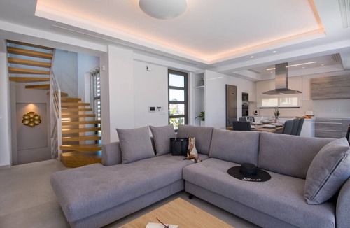 Kato Galatas Villa | Brand New Luxury villa★Sauna & Jacuzzi★Walk to Everything★Private Heated Pool