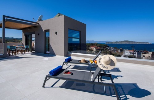 Kato Galatas Villa | Brand New Luxury villa★Sauna & Jacuzzi★Walk to Everything★Private Heated Pool