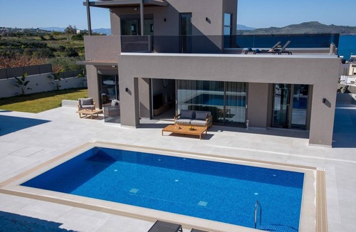 Kato Galatas Villa | Brand New Luxury villa★Sauna & Jacuzzi★Walk to Everything★Private Heated Pool