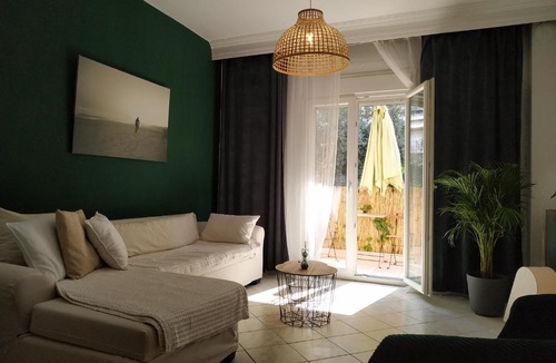 Kalamaria Apartment | Bright Apartment steps from the Sea