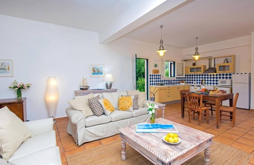 Ithaki Villa | Bright Beachfront Villa close to Vathy and Tavernas with Direct Beach Access
