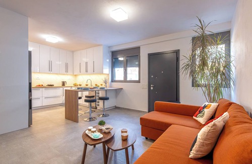 Porto Rafti Apartment | Bright home 200m from the Beach