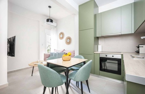 Filopappou Apartment | Bright & Stylish 1BR with Balcony in Koukaki