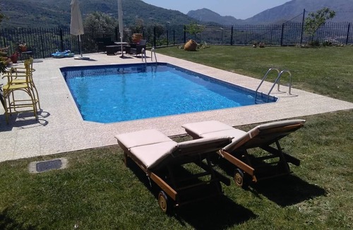Spilion Villa | Budget Villa for Families in Spili, w/ Private Pool, BBQ & Children Area