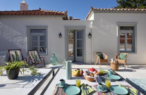 idhra Hotel | Cactus Hydra - Art Apartments