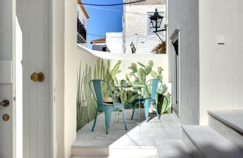 idhra Hotel | Cactus Hydra - Art Apartments