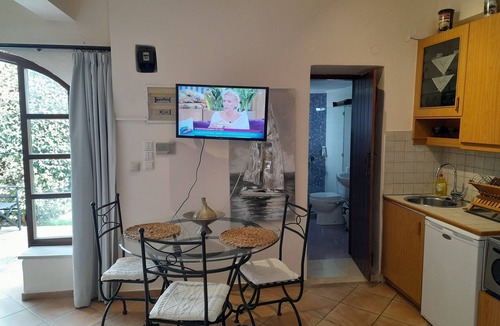 Atsipopoulo Apartment | Calergi 16 - Boutique Resort Studio: Pool/Rooftop for Coffee in Sunset/Rethymno