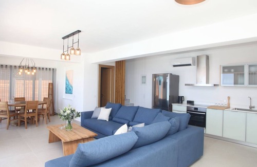 Agios Nikitas House | "Capro" mit Infinity-Pool by Interhome